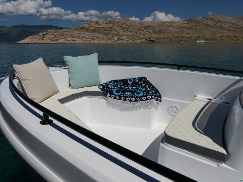 Infinity 575 MC
