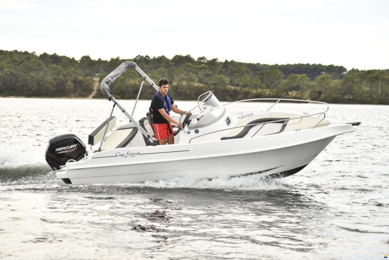 B2 Marine Cap Ferret 572 Open - Mercury 90 EFI