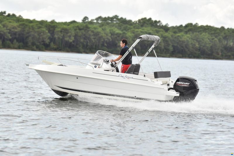 B2 Marine Cap Ferret 572 Open - Mercury 90 EFI