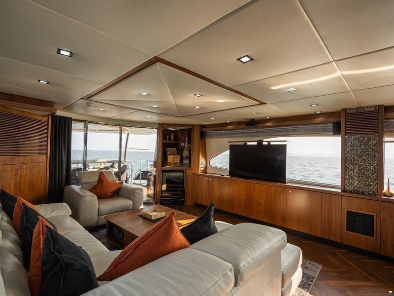 Sunseeker 90 Yacht