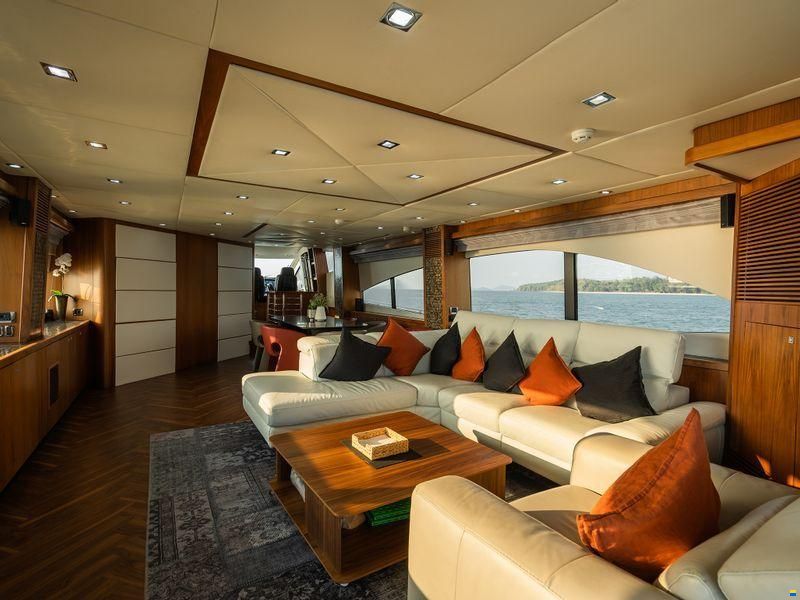 Sunseeker 90 Yacht
