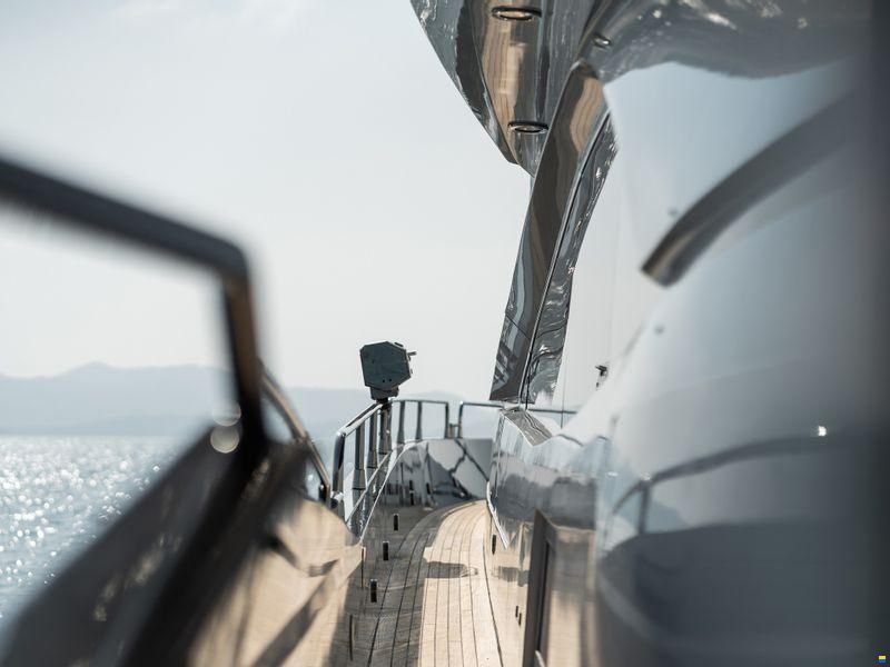 Sunseeker 90 Yacht