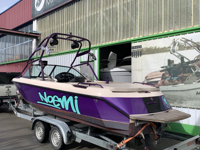 Correct Craft Super Air Nautique 210