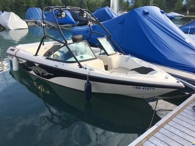 Correct Craft Super Air Nautique 210