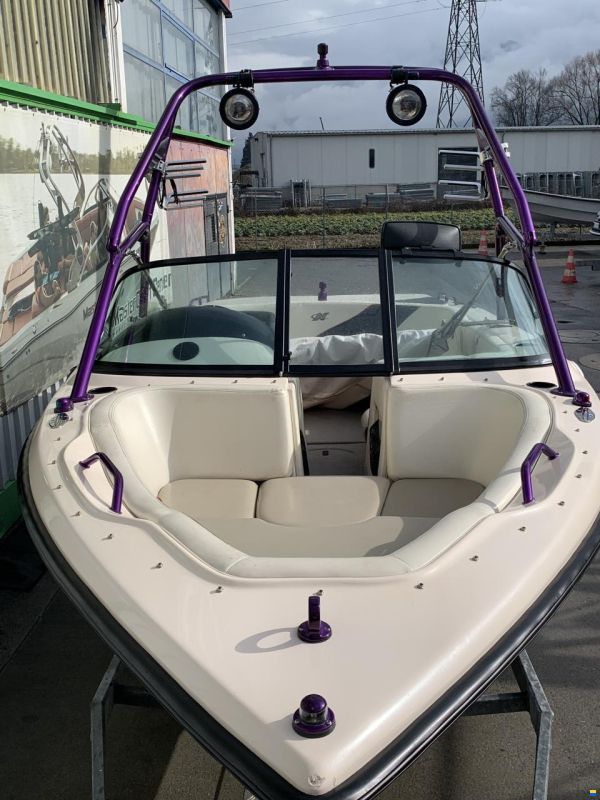 Correct Craft Super Air Nautique 210