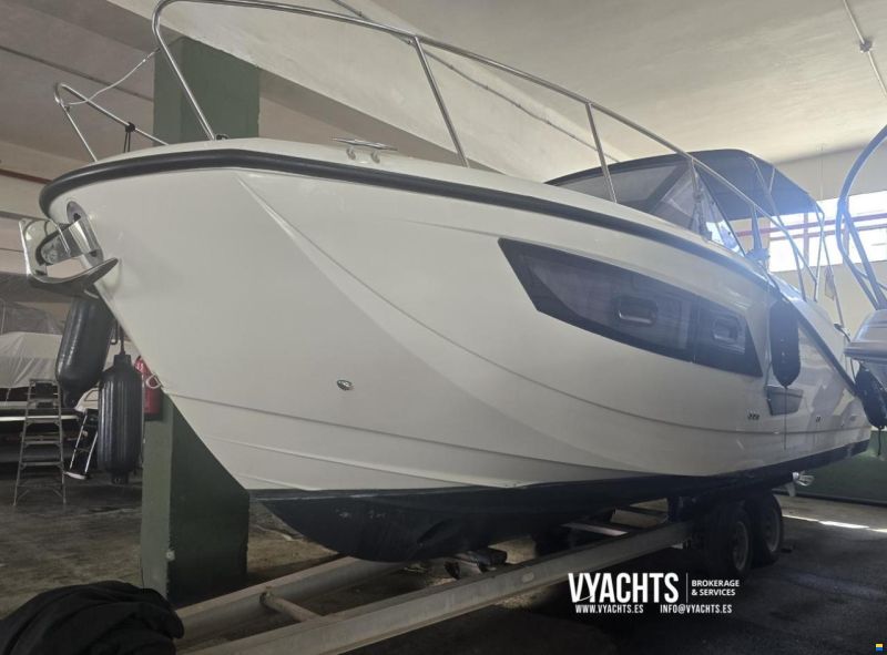 Quicksilver Activ 875 Sundeck