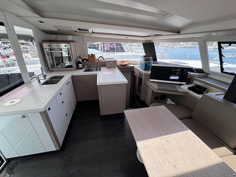 Fountaine Pajot Astréa 42