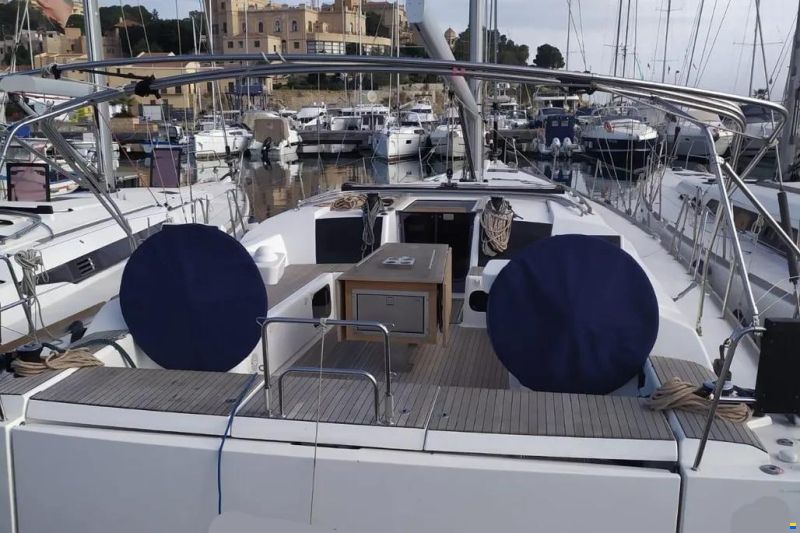 Dufour 520