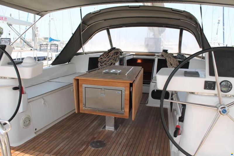 Dufour 520