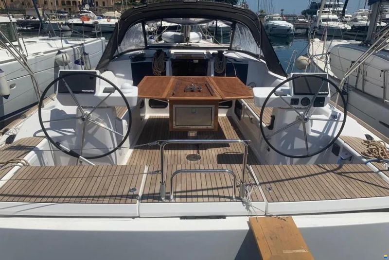 Dufour 520