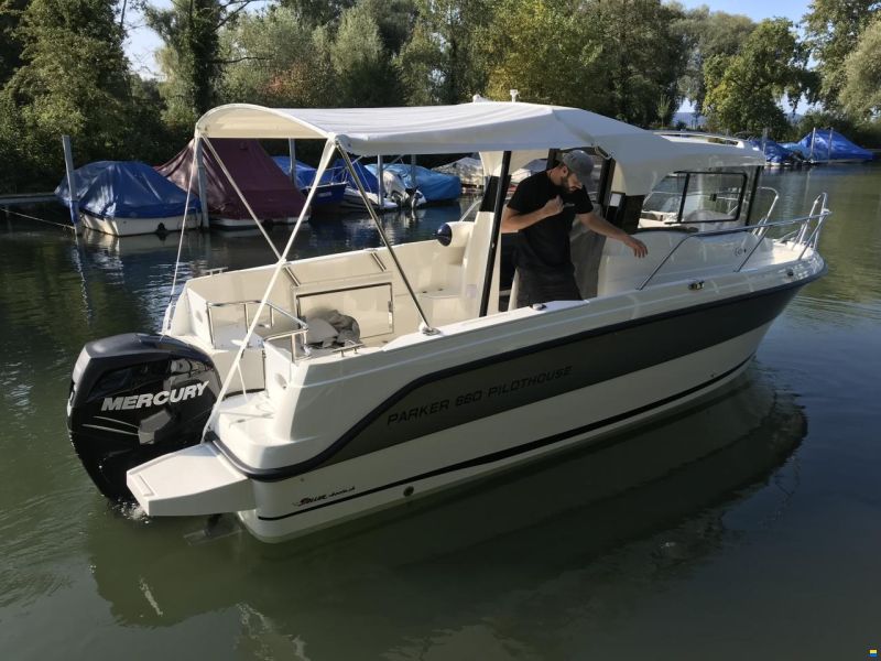 Parker 660 Pilothouse