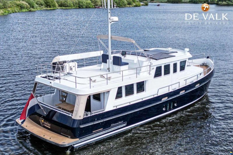 Steeler Yachts Explorer 50 Pilothouse