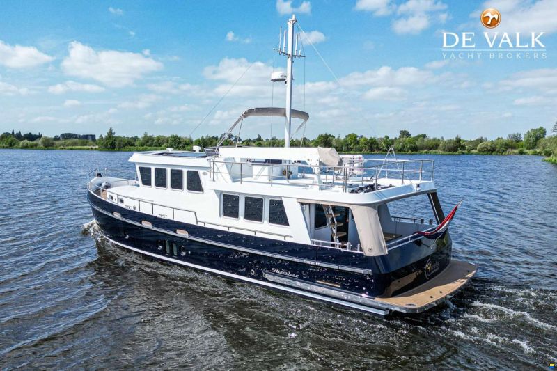Steeler Yachts Explorer 50 Pilothouse