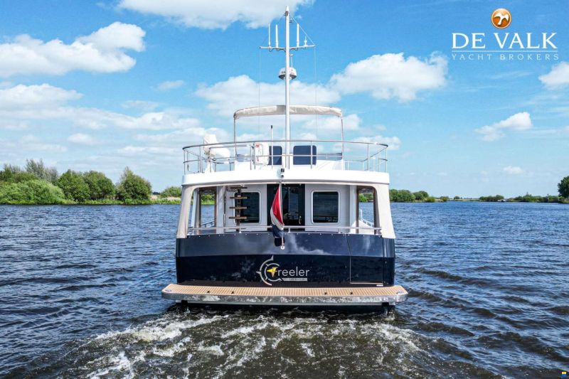 Steeler Yachts Explorer 50 Pilothouse