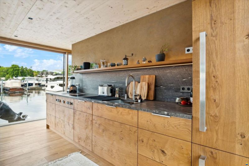 Die Wohnschiff Manufaktur Waterloft "Oha