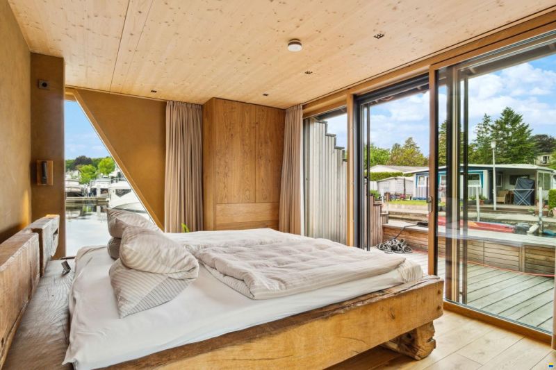Die Wohnschiff Manufaktur Waterloft "Oha