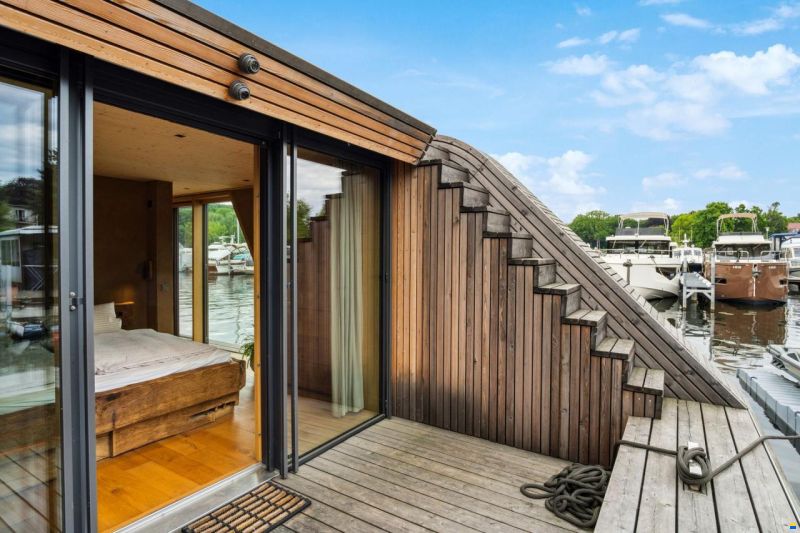 Die Wohnschiff Manufaktur Waterloft "Oha