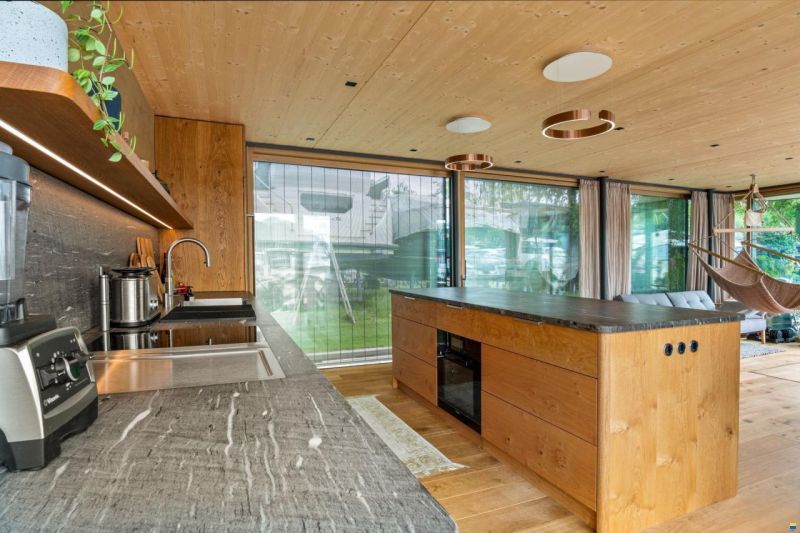 Die Wohnschiff Manufaktur Waterloft "Oha