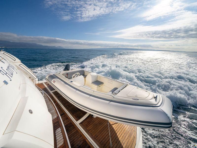 Sunseeker 82 Yacht