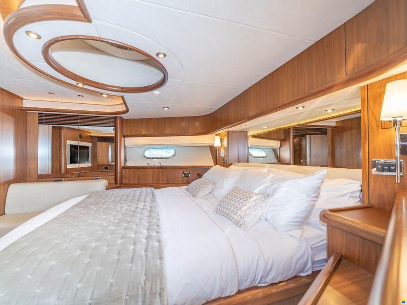 Sunseeker 82 Yacht