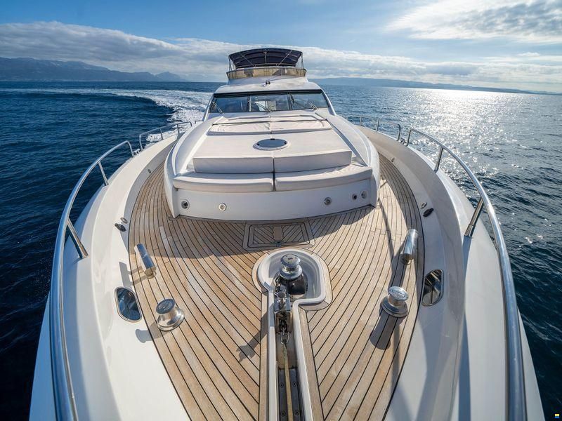 Sunseeker 82 Yacht