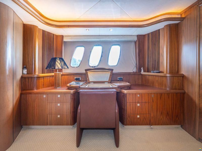 Sunseeker 82 Yacht