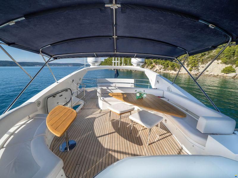 Sunseeker 82 Yacht
