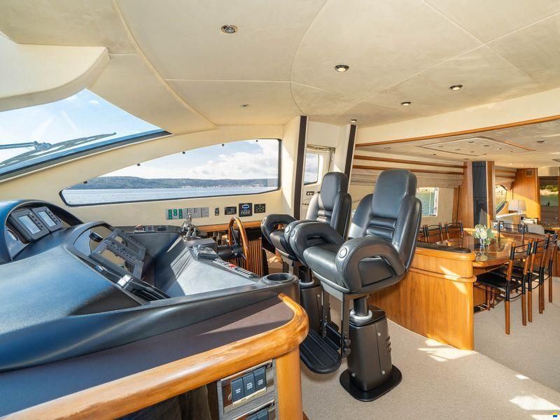 Sunseeker 82 Yacht
