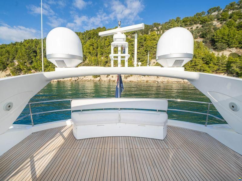 Sunseeker 82 Yacht