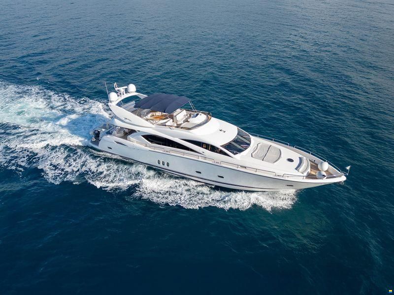 Sunseeker 82 Yacht
