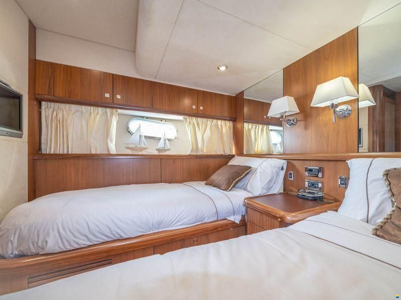 Sunseeker 82 Yacht