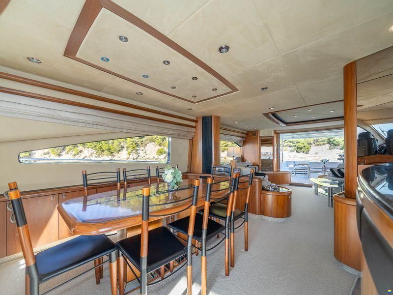 Sunseeker 82 Yacht