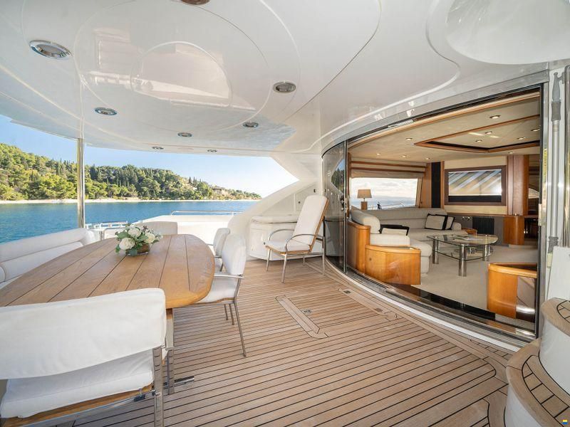 Sunseeker 82 Yacht