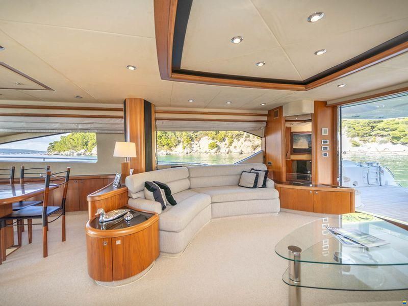 Sunseeker 82 Yacht