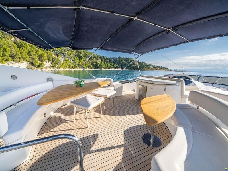 Sunseeker 82 Yacht