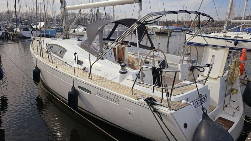Beneteau Oceanis 43