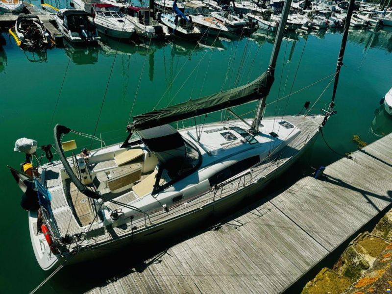 Beneteau Oceanis 43