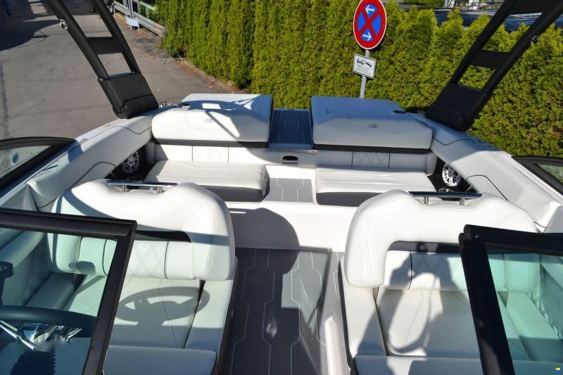 Regal LS2 Sportboot