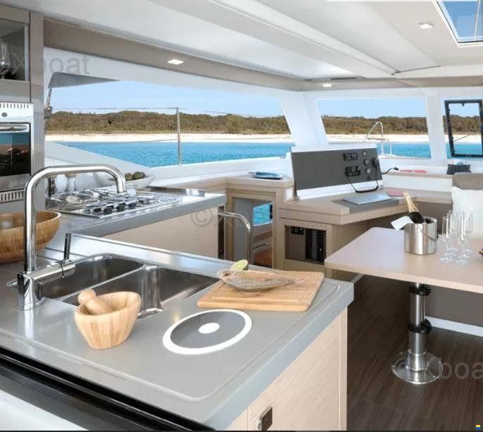 Fountaine Pajot Lucia 40