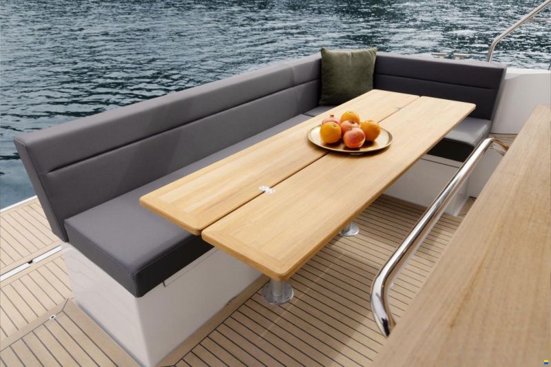 Sealine C335
