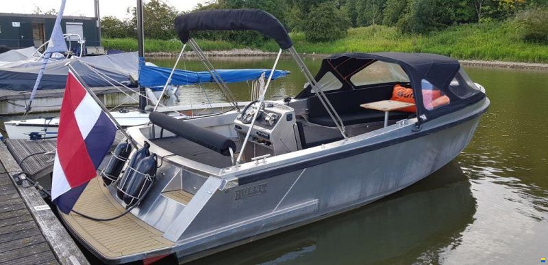 Alumax Bullit 660 inboard (CE-keur)