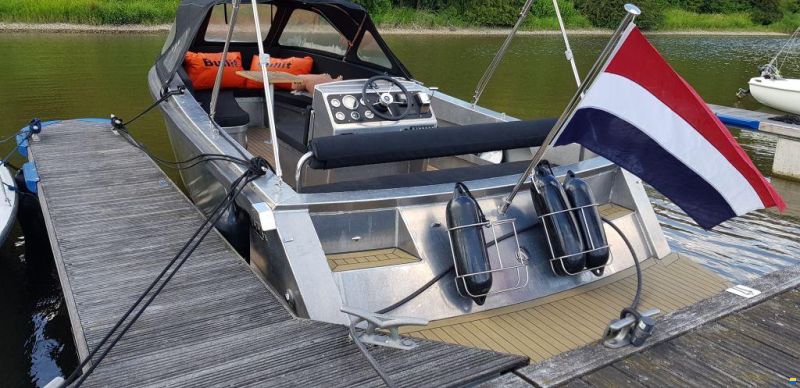 Alumax Bullit 660 inboard (CE-keur)
