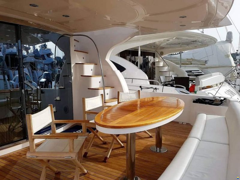 Majesty Yachts Majesty 66 Flybridge