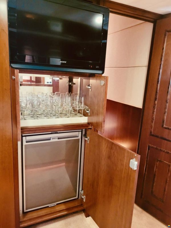 Majesty Yachts Majesty 66 Flybridge