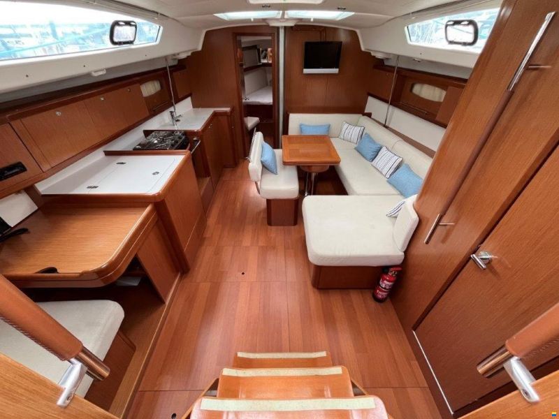 Beneteau Oceanis 43
