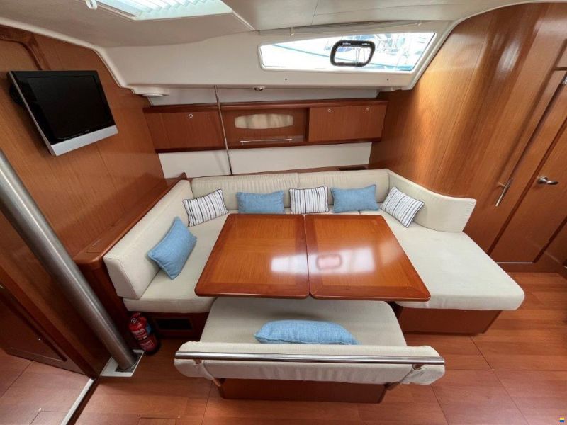 Beneteau Oceanis 43
