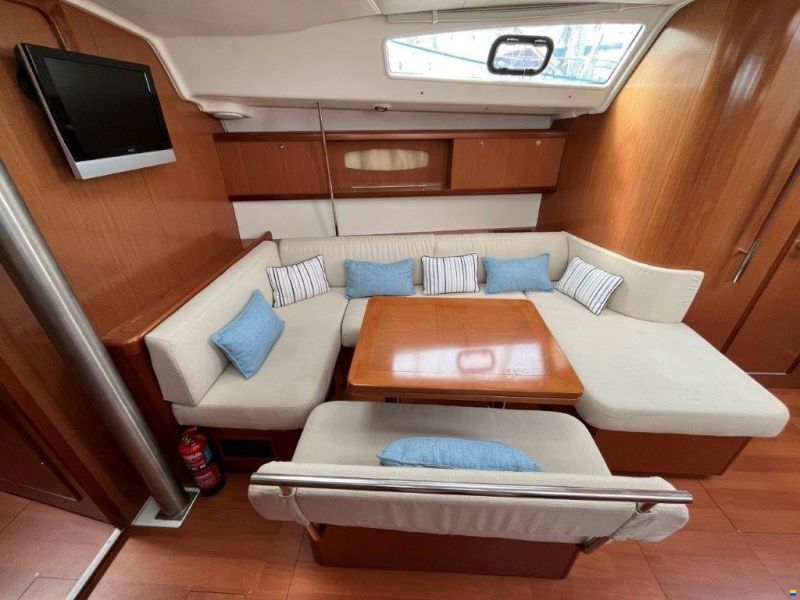 Beneteau Oceanis 43