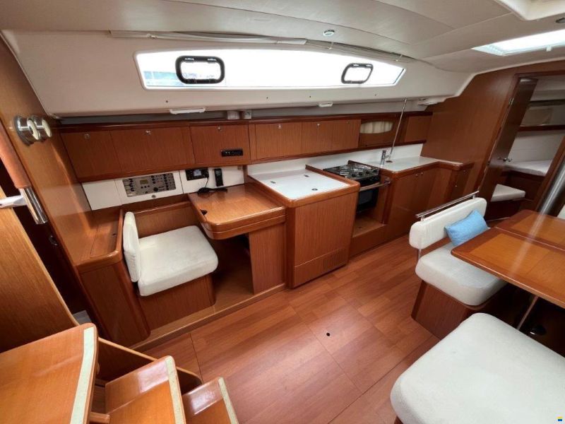 Beneteau Oceanis 43