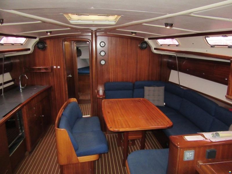 Bavaria 44