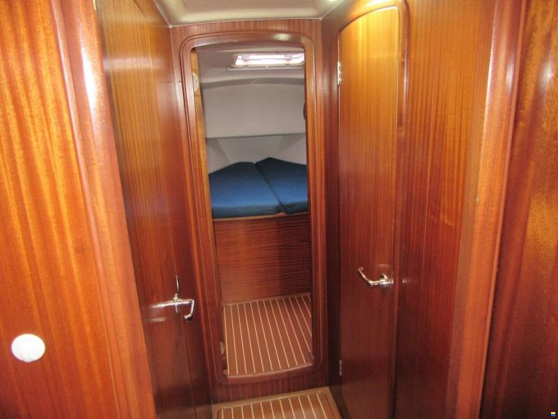 Bavaria 44